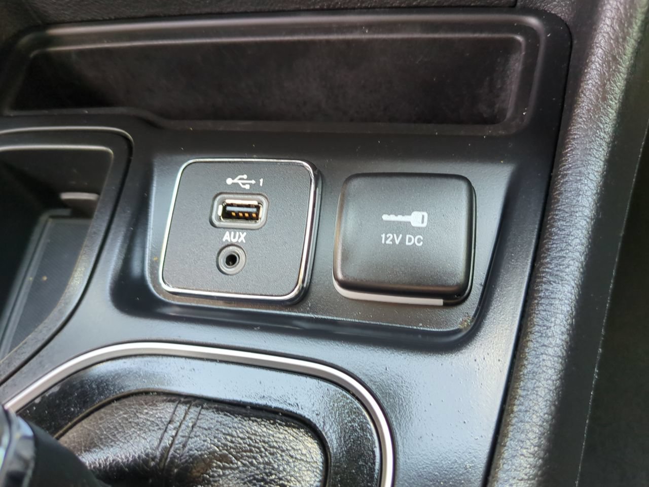 Used 2020 Jeep Cherokee Limited FWD image 30