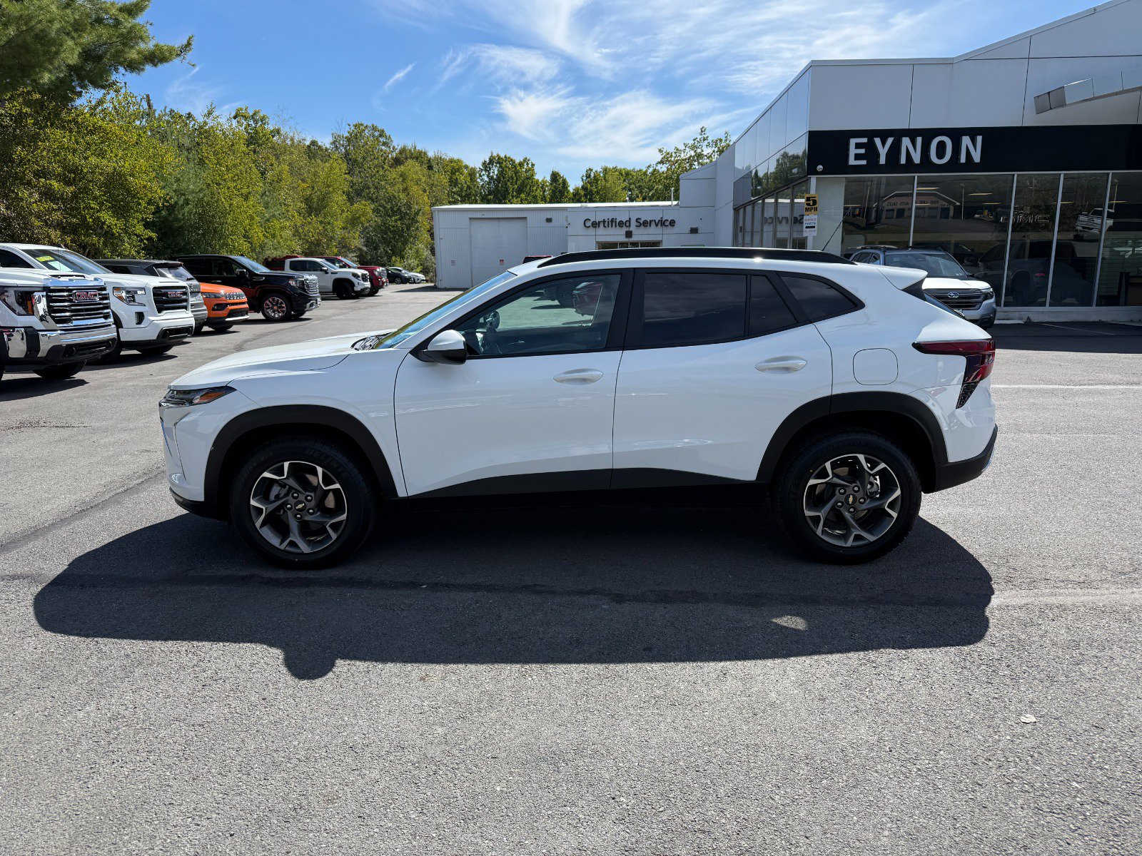 Used 2025 Chevrolet Trax LT FWD image 2