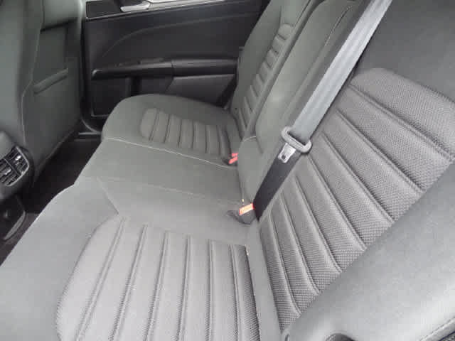 Used 2019 Ford Fusion SE FWD image 7