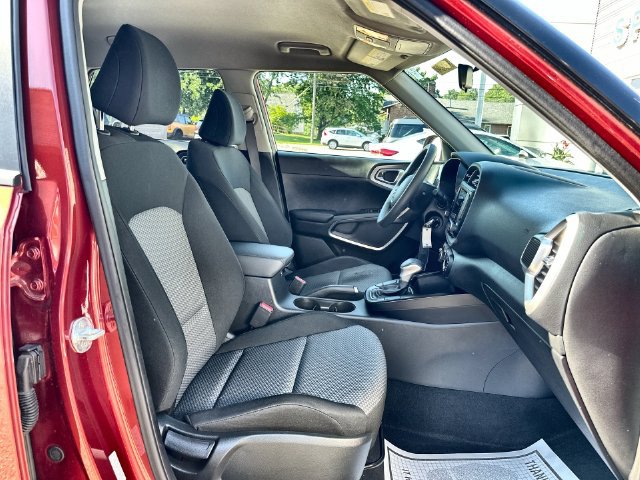 Used 2023 Kia Soul LX w/ LX Technology Package FWD image 27
