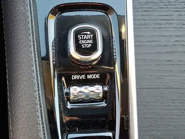 Used 2020 Volvo XC90 T6 Momentum image 28