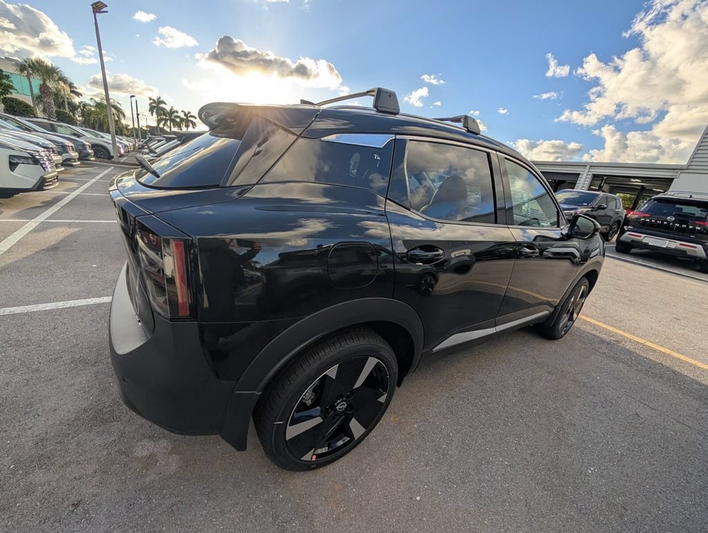 New 2025 Nissan Kicks SR w/ Illumination Package FWD image 12