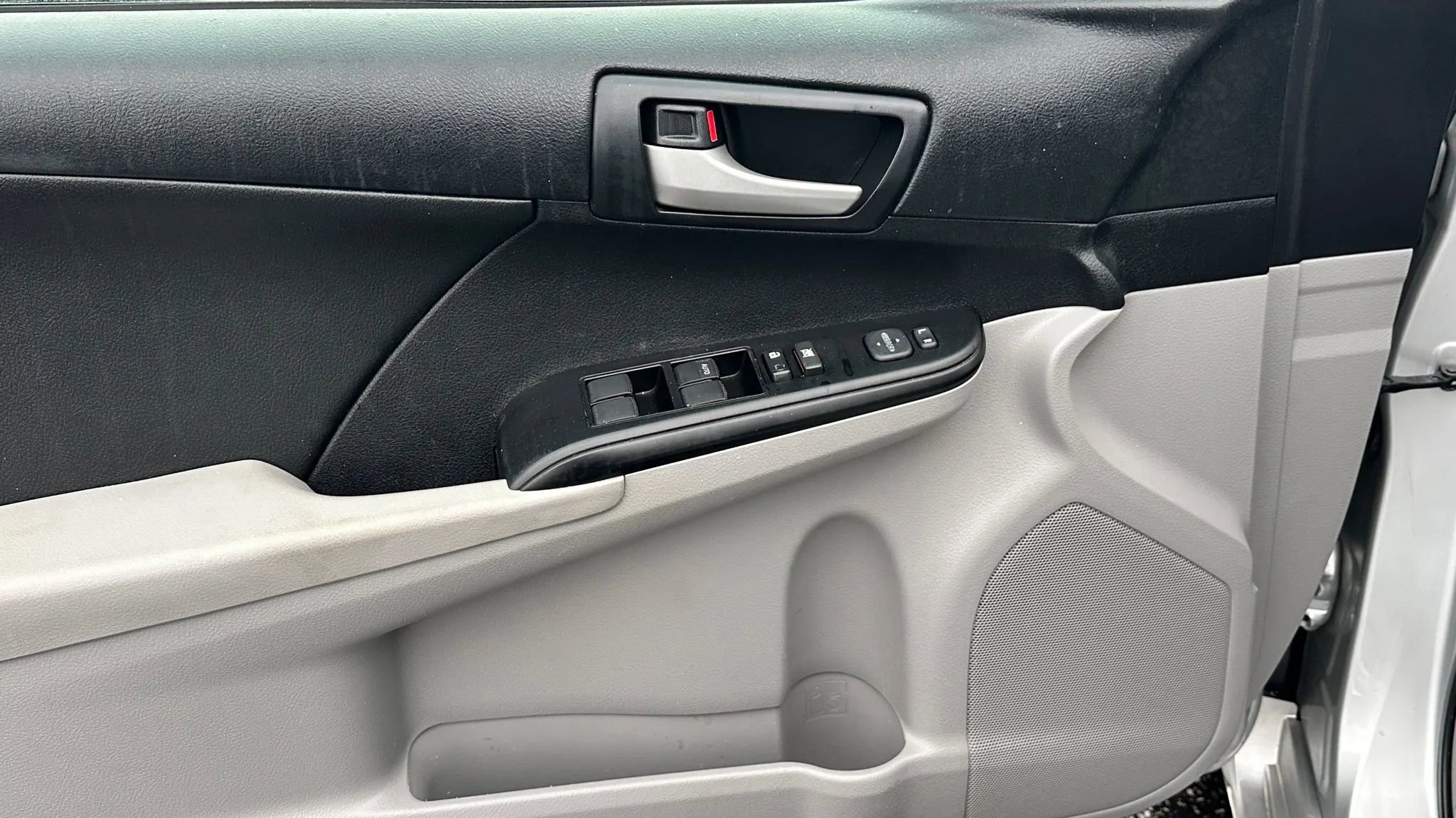 Used 2013 Toyota Camry LE image 12