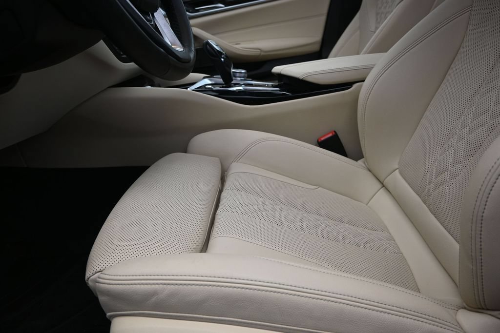 Certified 2023 BMW 530i w/ Premium Package RWD image 27