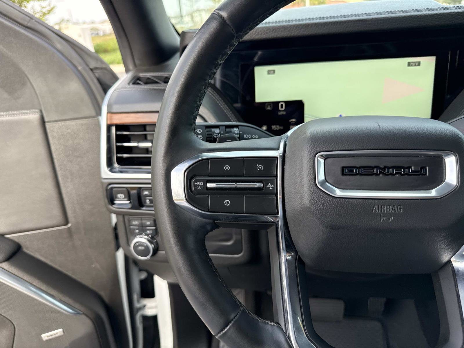 Used 2025 GMC Yukon Denali image 30