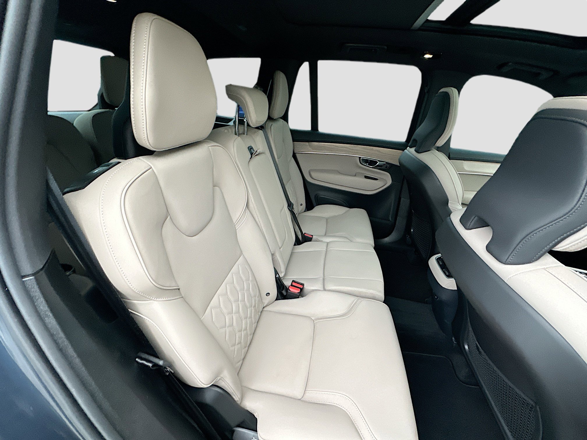 Used 2025 Volvo XC90 B5 Plus w/ Protection Package Premier image 31