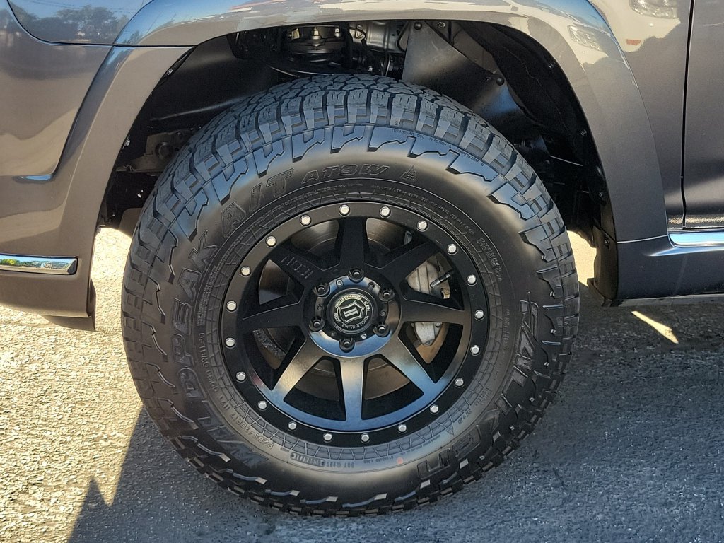 Used 2022 Toyota 4Runner Limited RWD image 8
