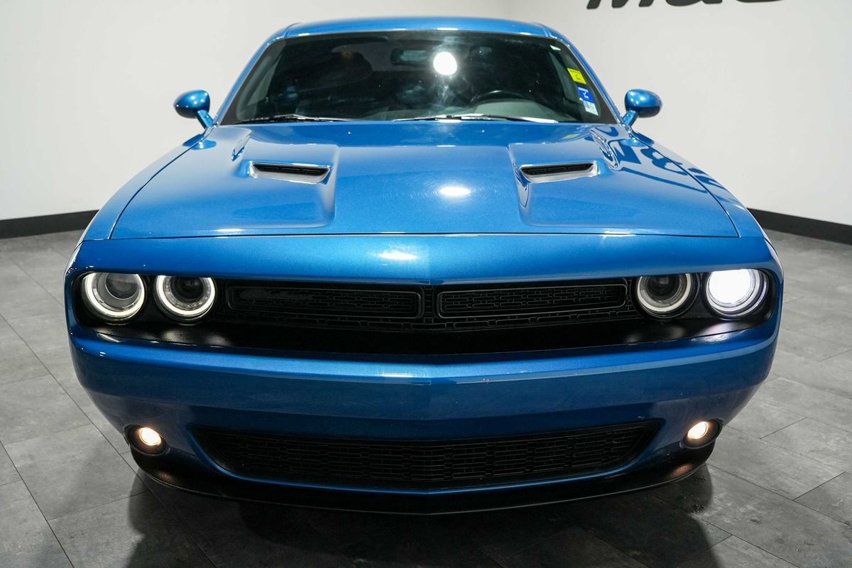 Used 2020 Dodge Challenger SXT w/ Driver Convenience Group RWD image 6