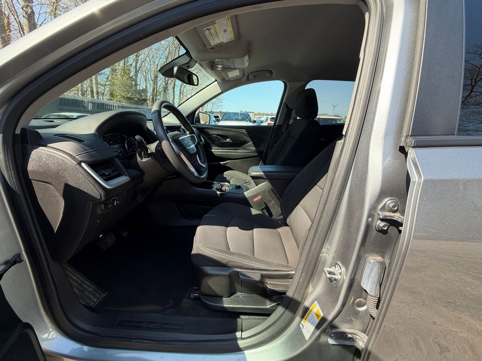 Used 2024 GMC Terrain SLE image 25