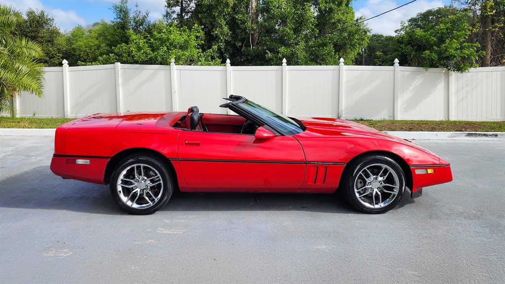 Used 1990 Chevrolet Corvette Convertible RWD image 9