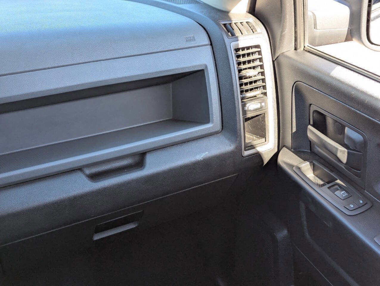 Used 2015 RAM 1500 Express image 17