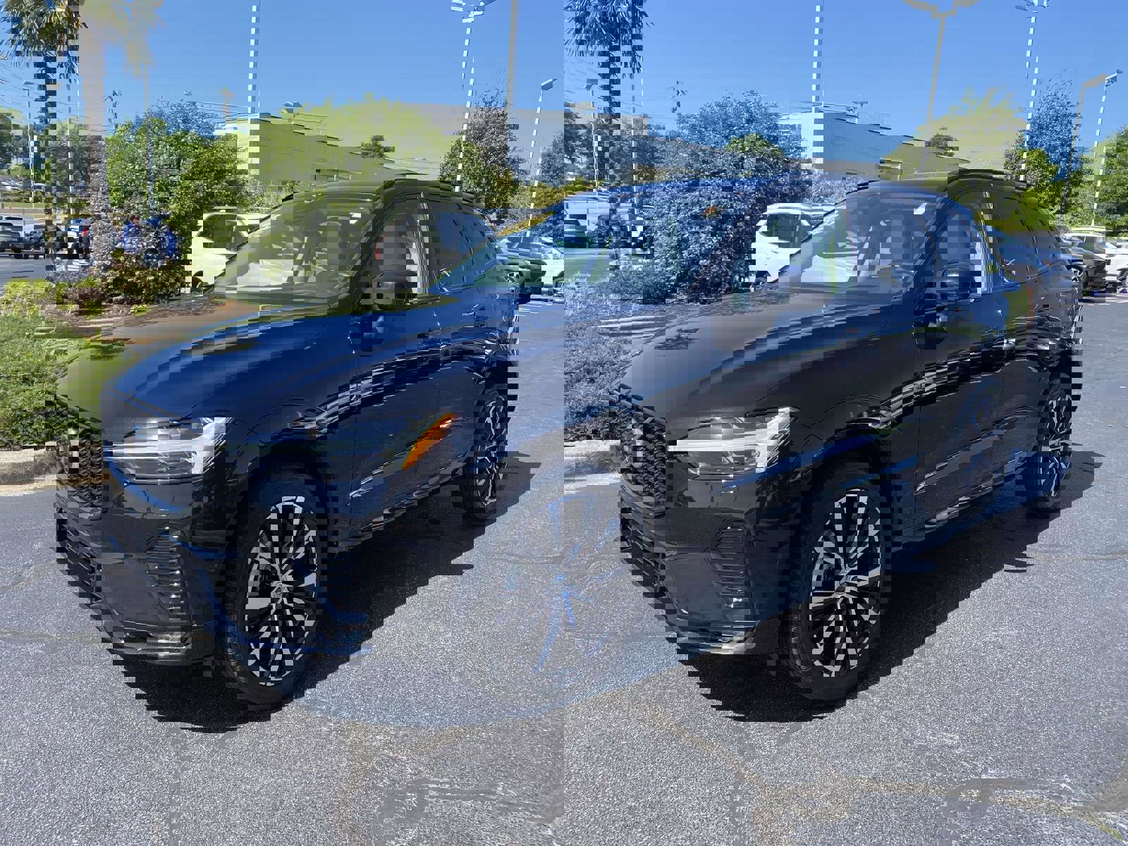 Used 2023 Volvo XC60 B6 Ultimate w/ Protection Package Premier AWD/4WD image 3