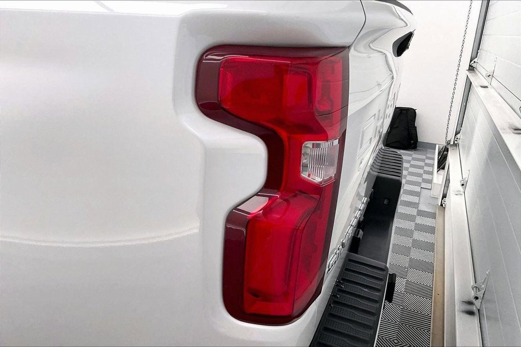 Used 2024 Chevrolet Silverado 3500 High Country w/ High Country Premium Package image 8