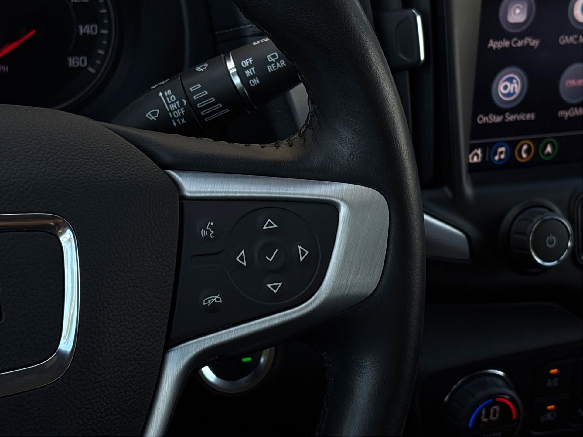 Used 2022 GMC Terrain SLT w/ Infotainment Package II image 30