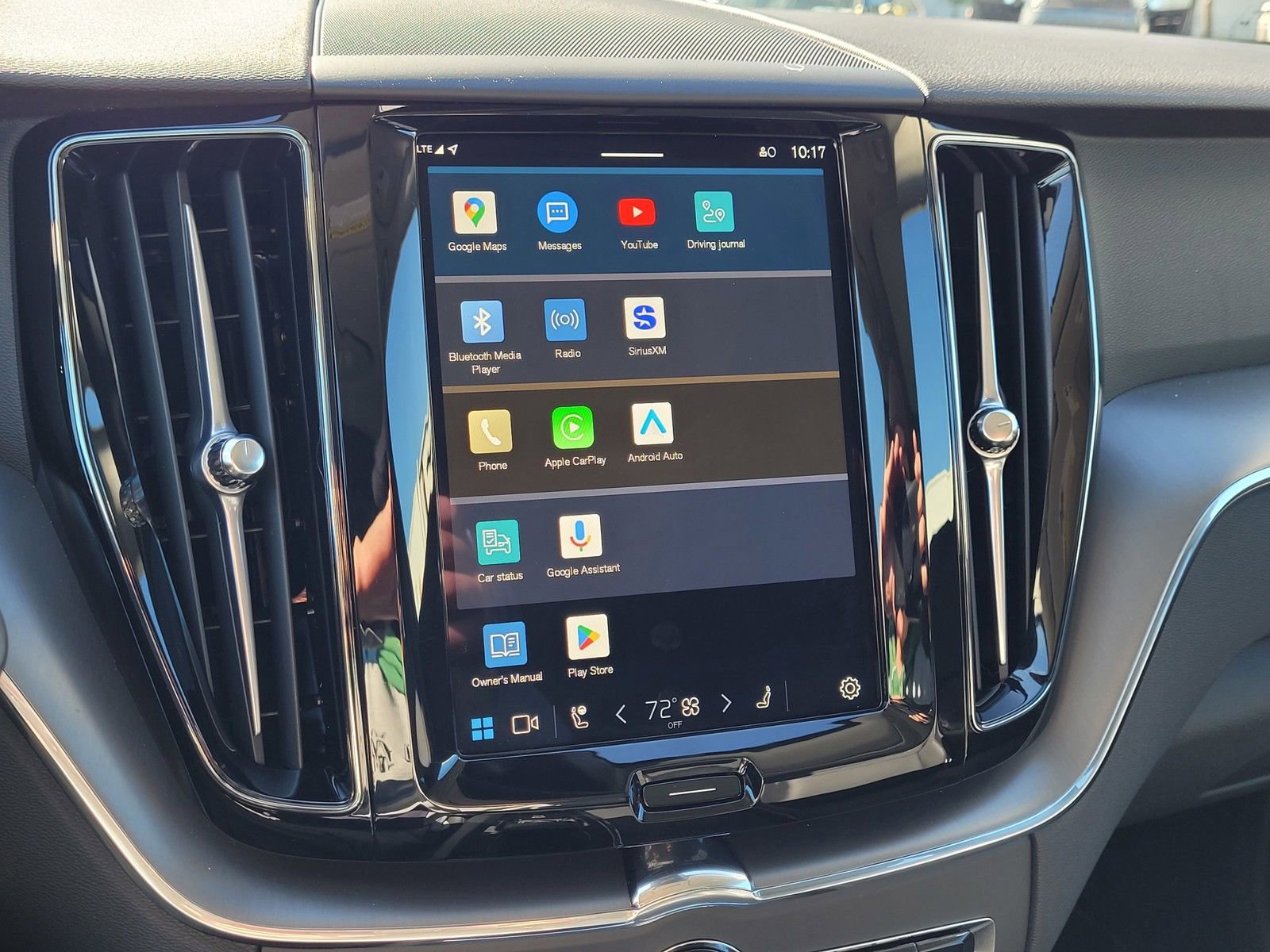 Certified 2025 Volvo XC60 B5 Core w/ Protection Package Premier image 21