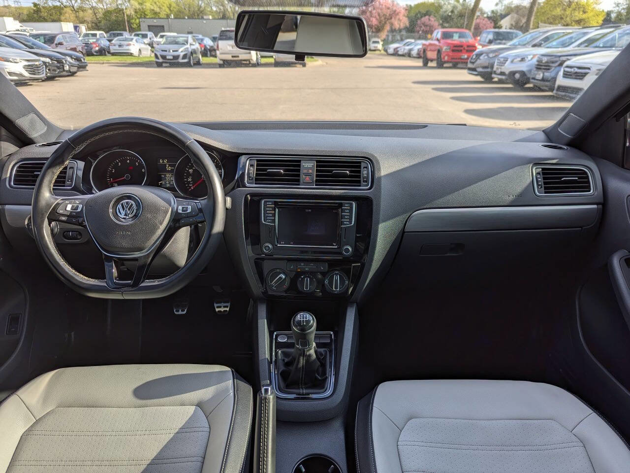 Used 2016 Volkswagen Jetta Sport FWD image 2