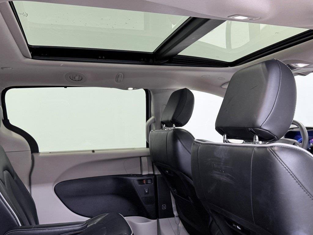 Used 2024 Chrysler Pacifica Limited image 8