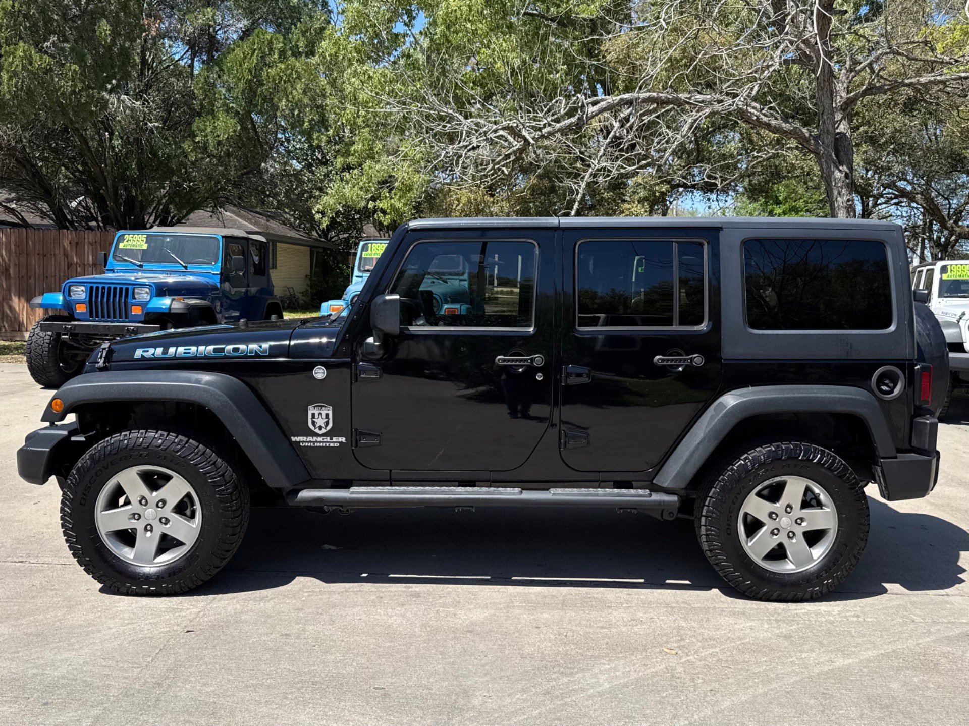 Used 2011 Jeep Wrangler Unlimited Rubicon w/ Connectivity Group image 11