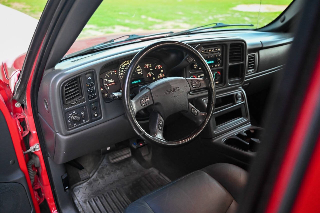 Used 2006 GMC Sierra 2500 SLT w/ Heavy-Duty Power Package AWD/4WD image 89