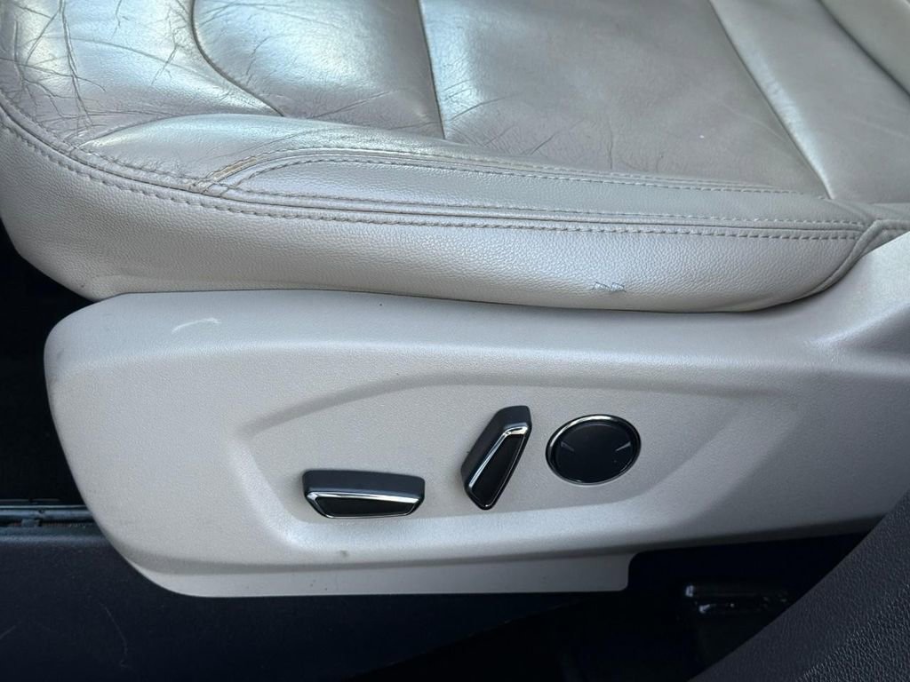 Used 2018 Ford Explorer XLT w/ Equipment Group 202A image 14