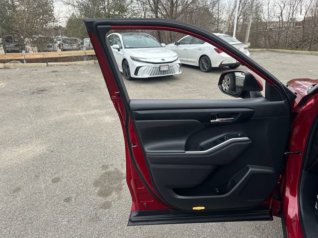 Used 2020 Toyota Highlander XLE image 26