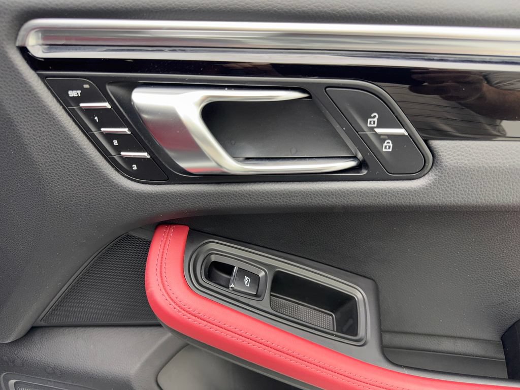 Used 2022 Porsche Macan AWD/4WD image 48