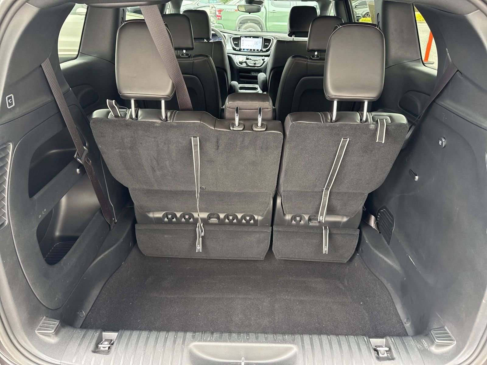 Used 2023 Chrysler Pacifica Touring-L w/ S Appearance Package image 10