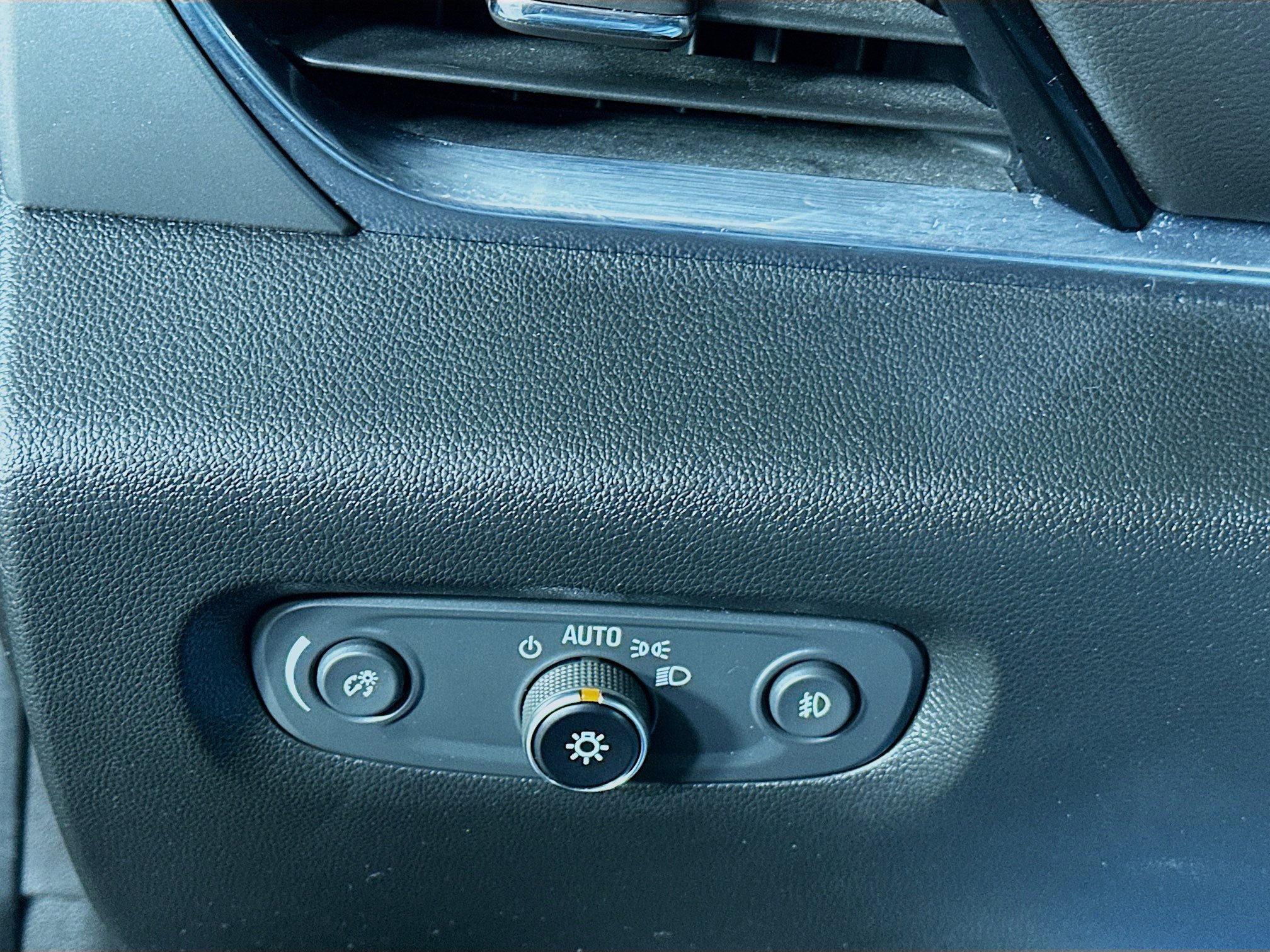 Used 2019 Chevrolet Traverse LT w/ LPO, Floor Liner Package image 17