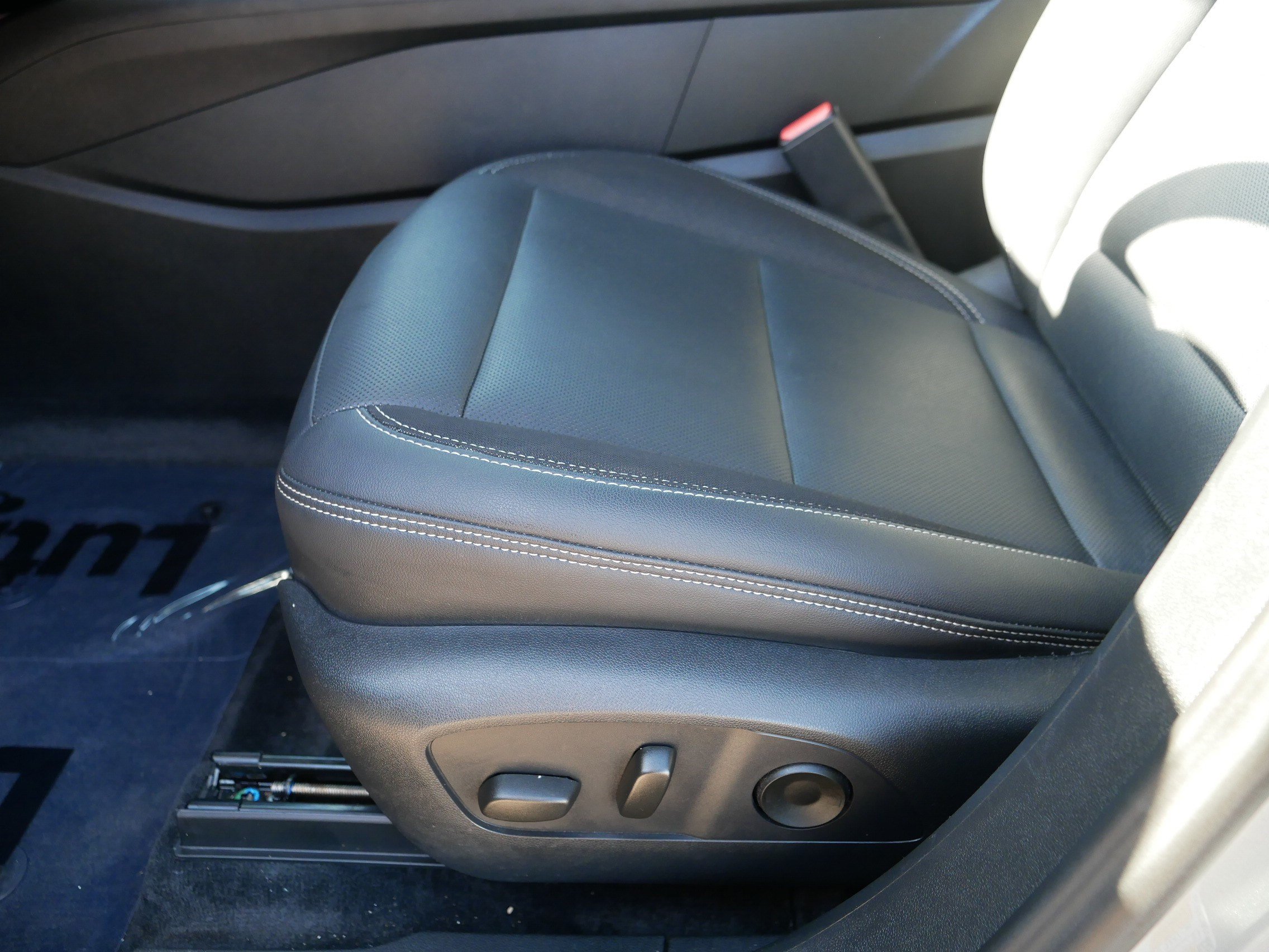 Used 2024 Chevrolet Blazer EV LT AWD/4WD image 20