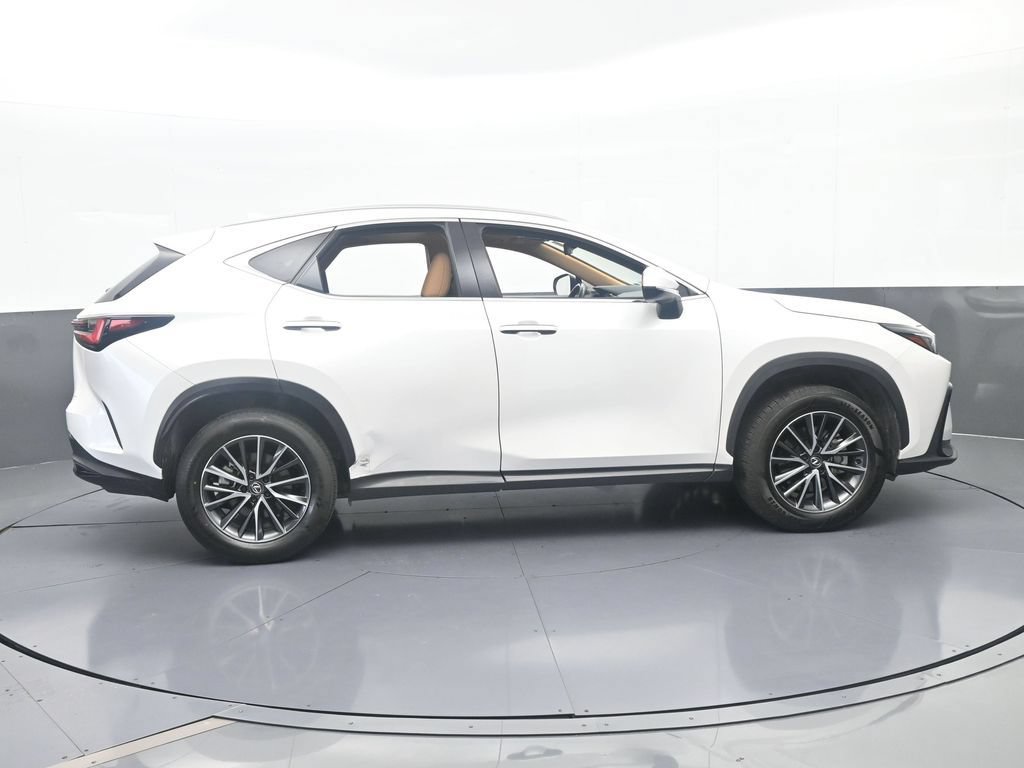 Used 2025 Lexus NX 250 FWD w/ Towing Package (2000 Lbs) image 7