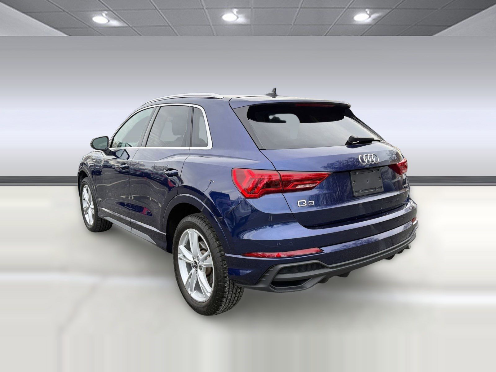 Used 2023 Audi Q3 2.0T Premium w/ Convenience Package image 3