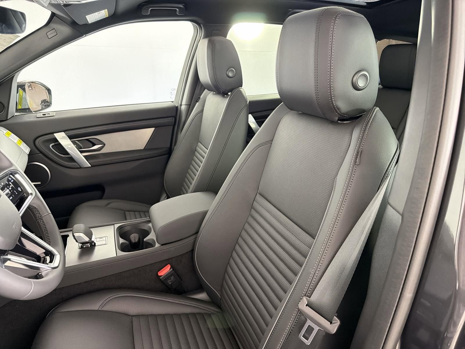 New 2026 Land Rover Discovery Sport Landmark image 25