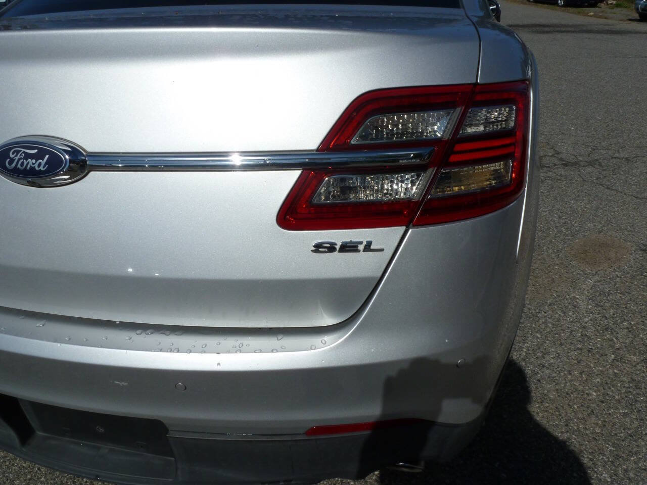 Used 2017 Ford Taurus SEL FWD image 9