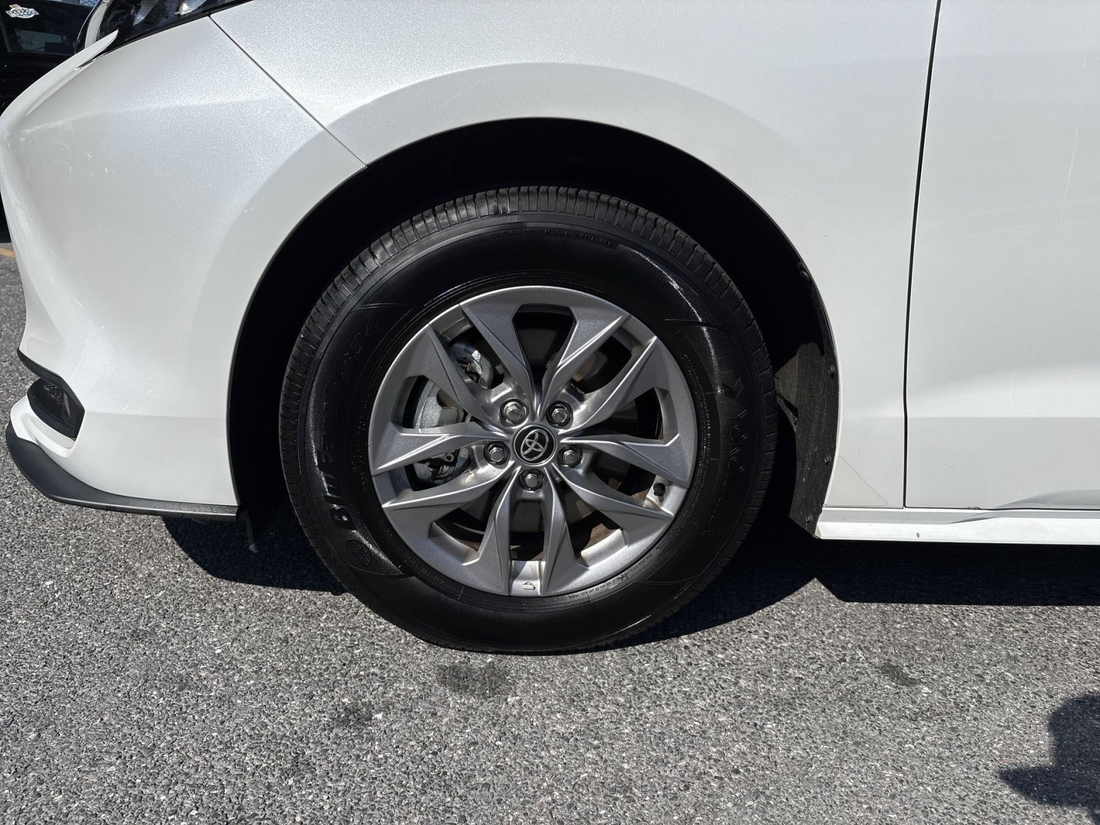 Used 2025 Toyota Sienna XLE AWD/4WD image 12