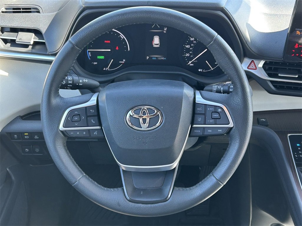 Used 2023 Toyota Sienna XLE image 47