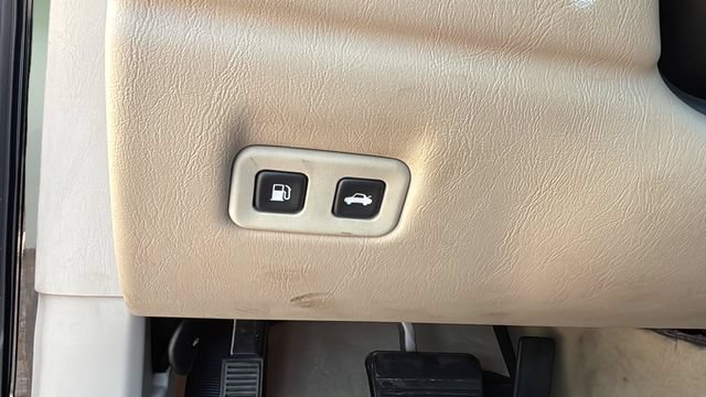 Used 2006 Cadillac XLR V RWD image 37