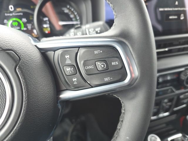 Used 2025 Jeep Wrangler Unlimited Sahara w/ Safety Group image 19