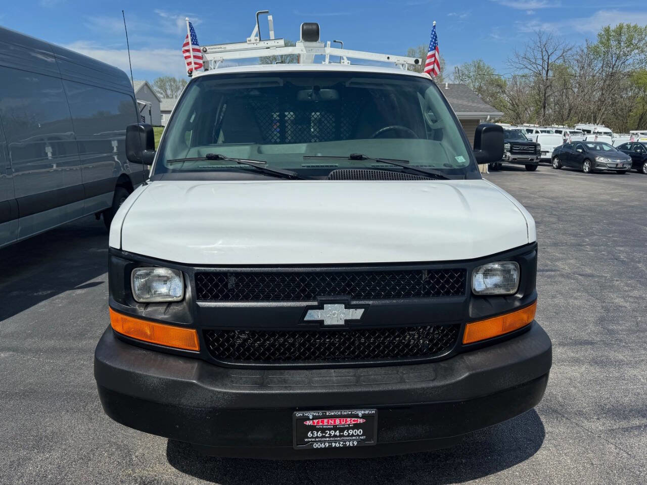 Used 2016 Chevrolet Express 2500 RWD image 3