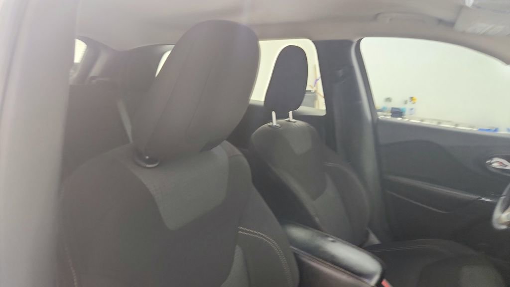 Used 2017 Jeep Cherokee Latitude image 24