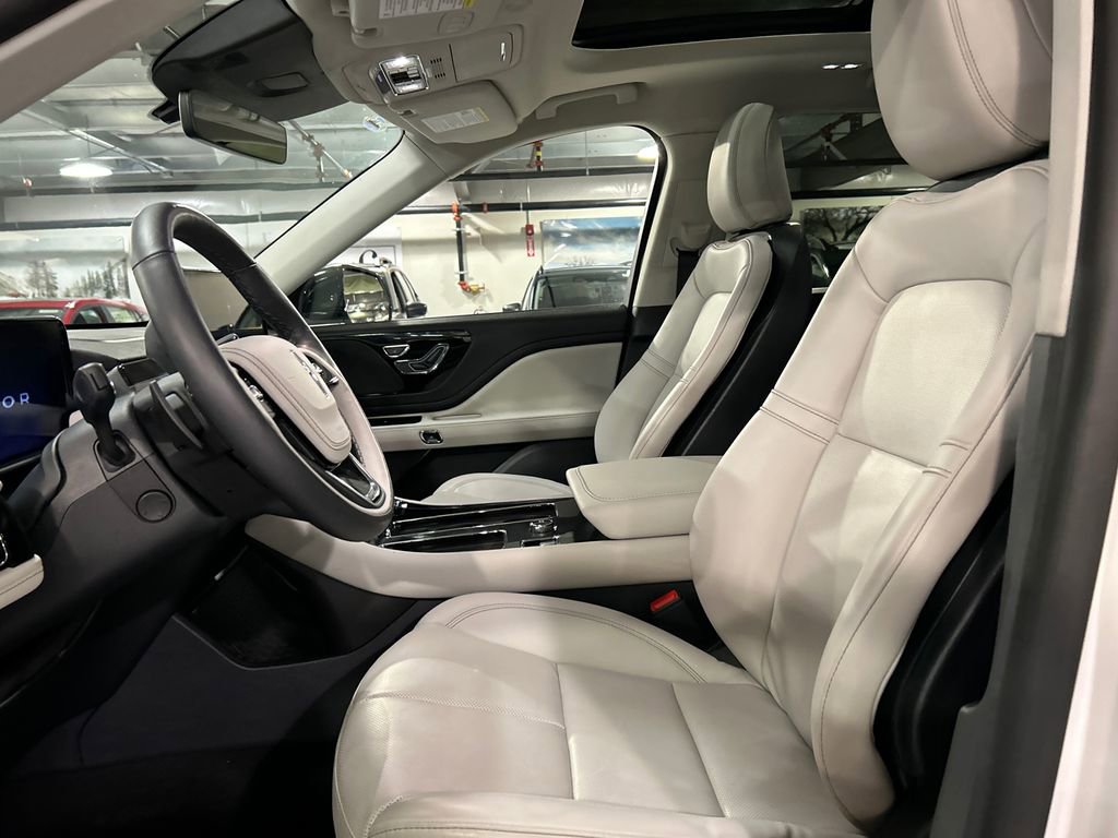 Used 2026 Lincoln Aviator AWD image 11
