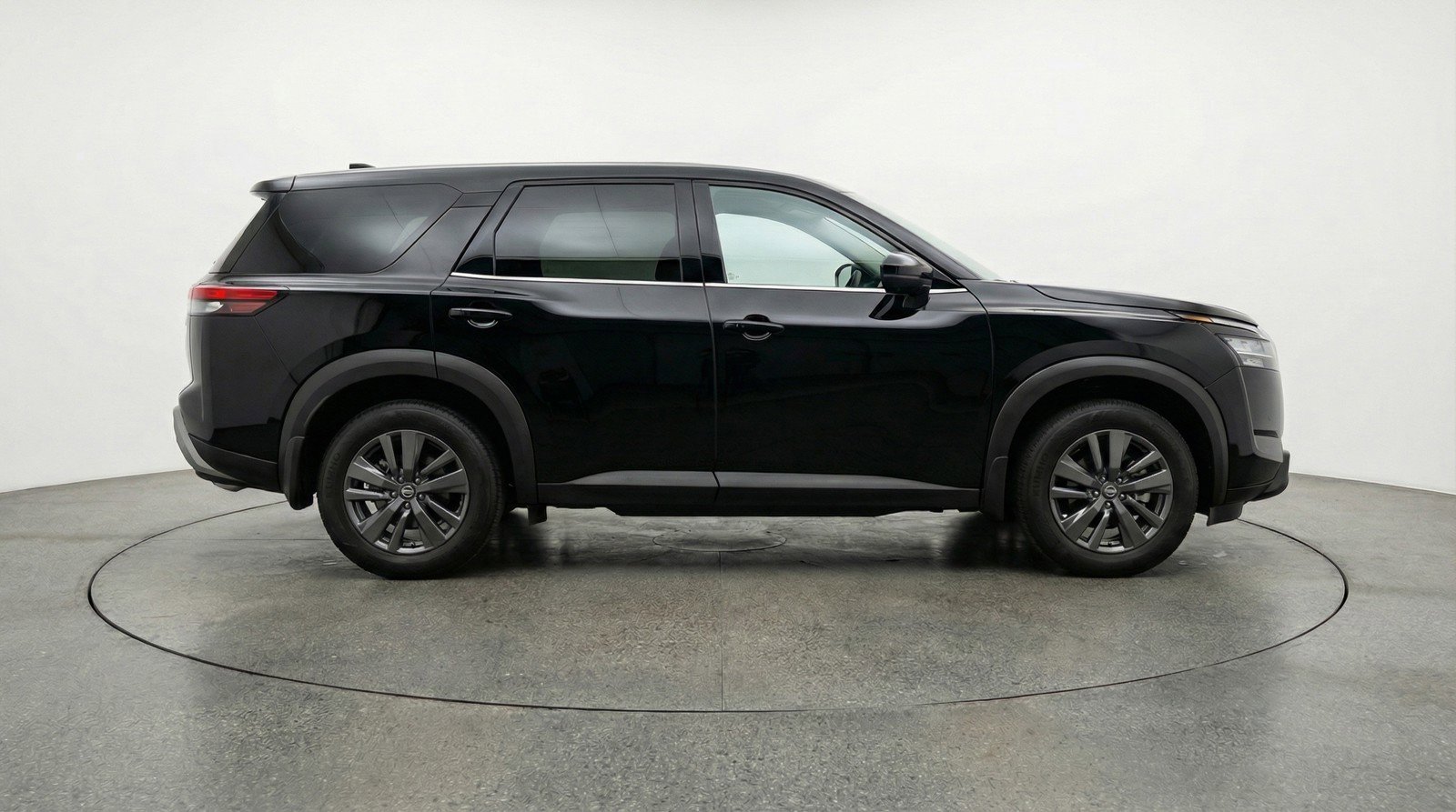 Used 2025 Nissan Pathfinder SV image 11