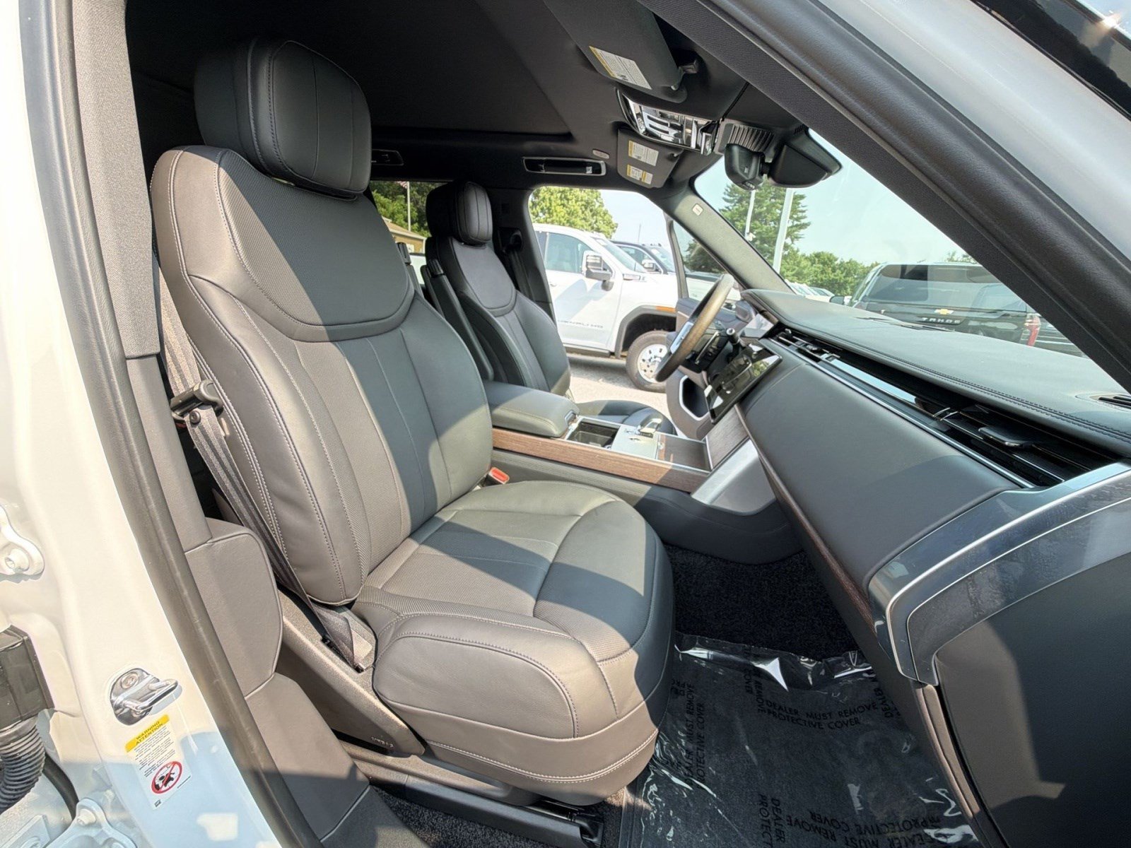 Used 2025 Land Rover Range Rover SE AWD/4WD image 25
