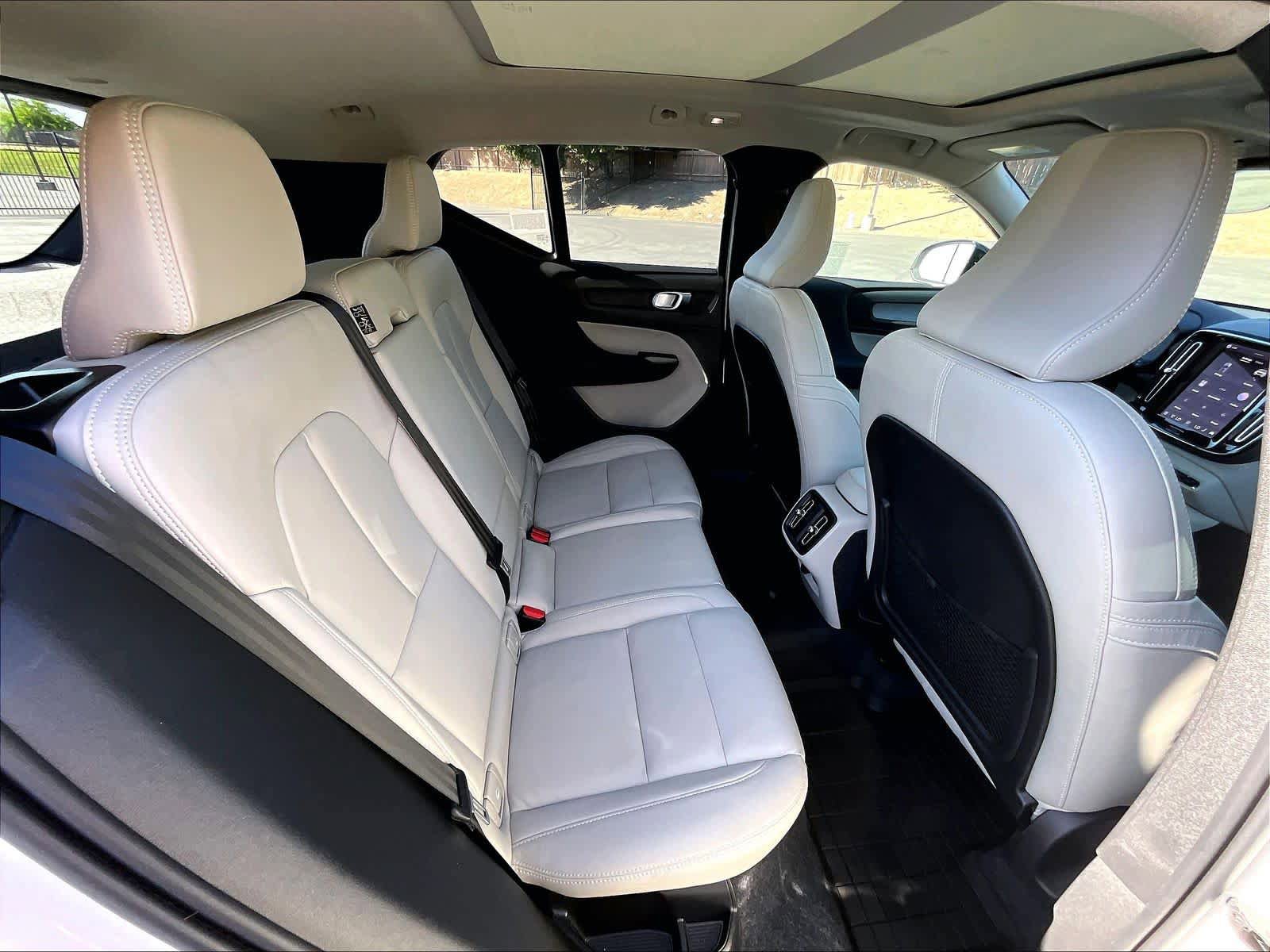 Used 2026 Volvo XC40 B5 Plus w/ Protection Package Premier AWD/4WD image 30
