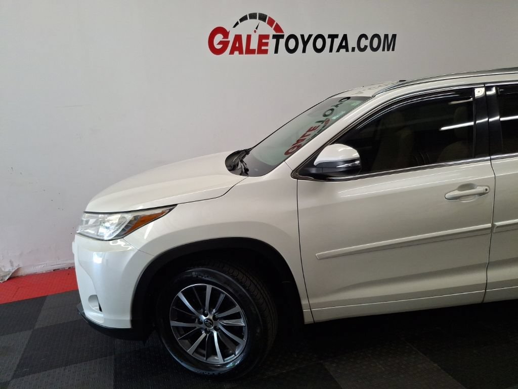Used 2018 Toyota Highlander XLE w/ Protection Package #3 AWD/4WD image 5