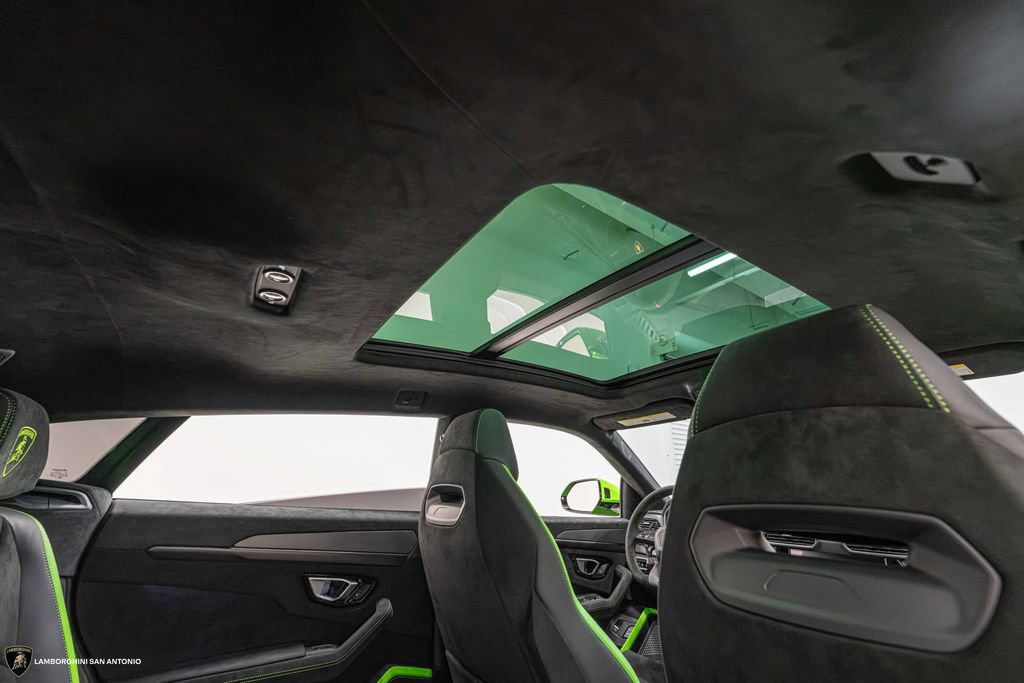 Used 2024 Lamborghini Urus Performante AWD/4WD image 28