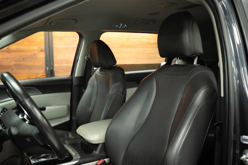 Used 2024 Kia Carnival LX image 10