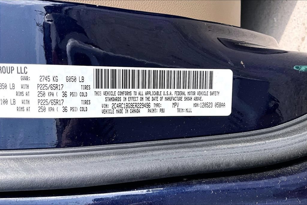 Used 2014 Chrysler Town & Country Touring FWD image 27