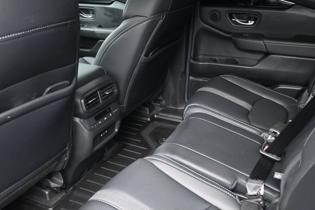 Used 2025 Honda Pilot Touring image 19