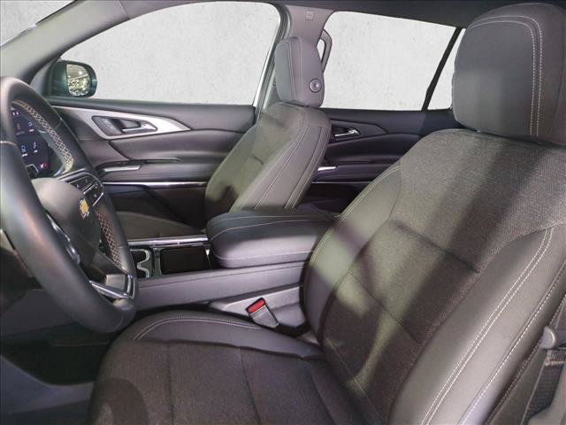 Used 2025 Chevrolet Traverse LT w/ Driver Confidence Package FWD image 16