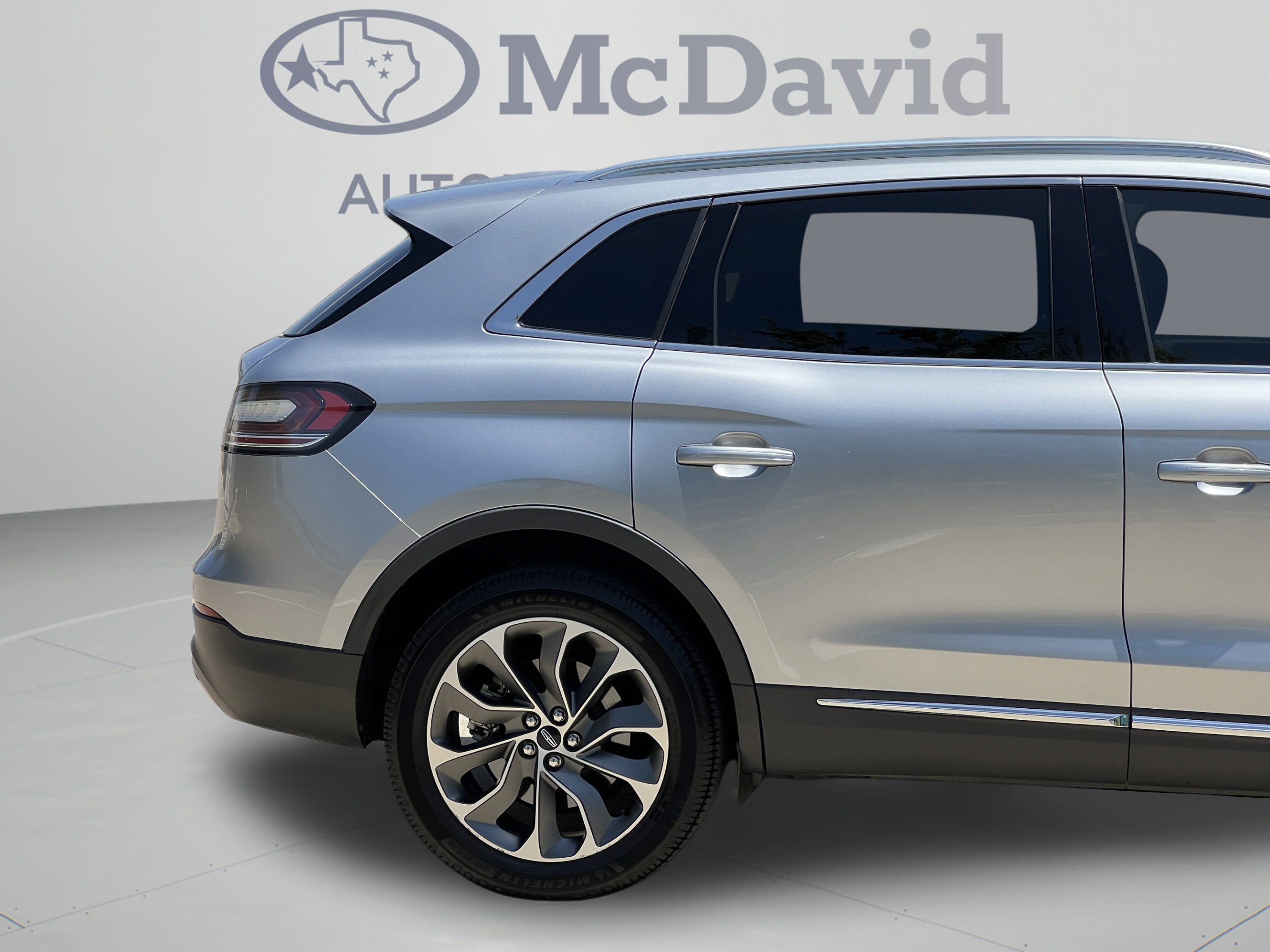 Used 2023 Lincoln Nautilus Reserve w/ Luxury Package AWD/4WD image 28